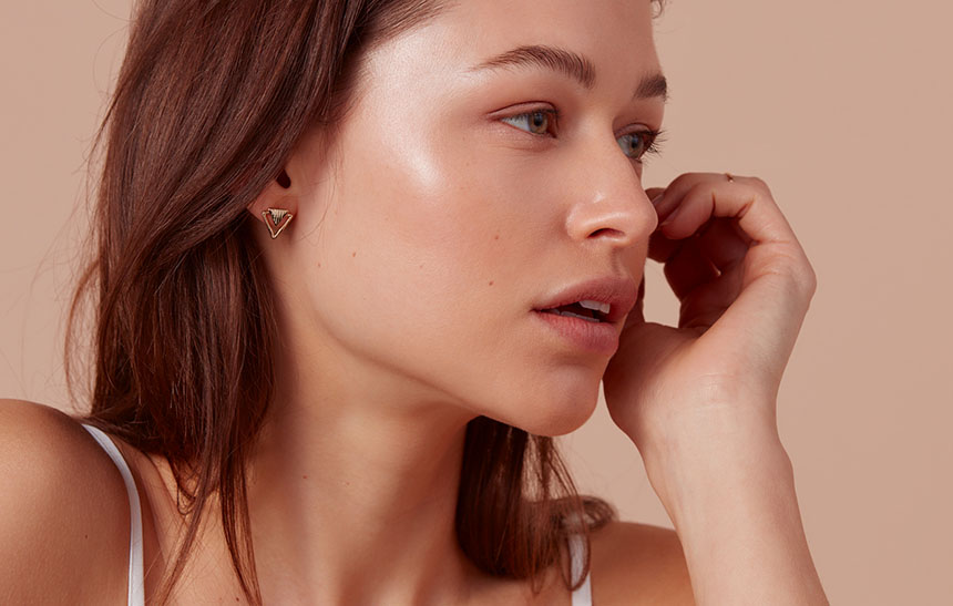 Does Tea Tree Oil Help Acne- Prone Skin? Does Tea Tree Oil Help Acne- Prone Skin?